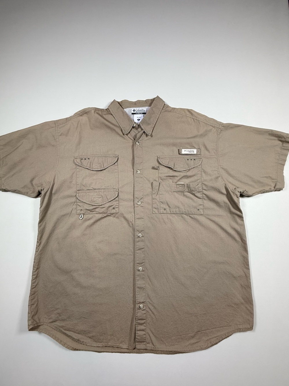 Columbia PFG Men’s XL Khaki Fishing Outdoor Shirt Short Sleeve Pockets Mesh